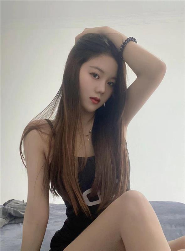 邻家小妹，总体感觉不错，颜控身材控可以冲。