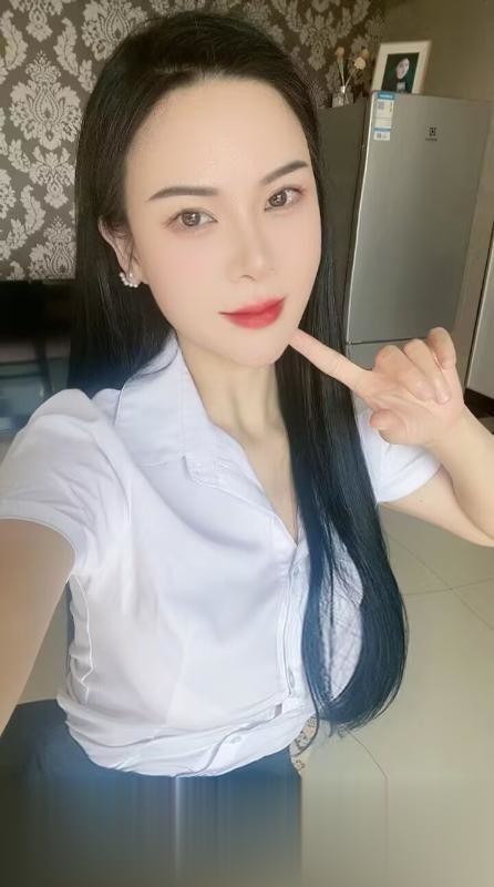 体育场少妇贝贝