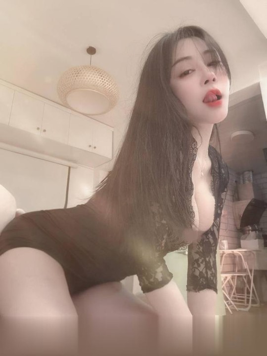 肤白大奶小少妇