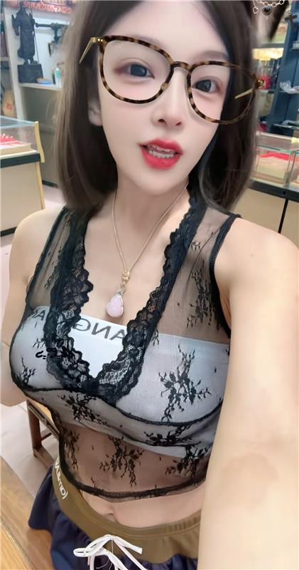 一个缺钱出来兼职的妹子