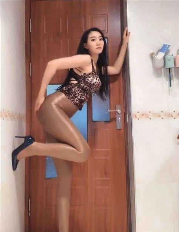 体验金沙滩熟女