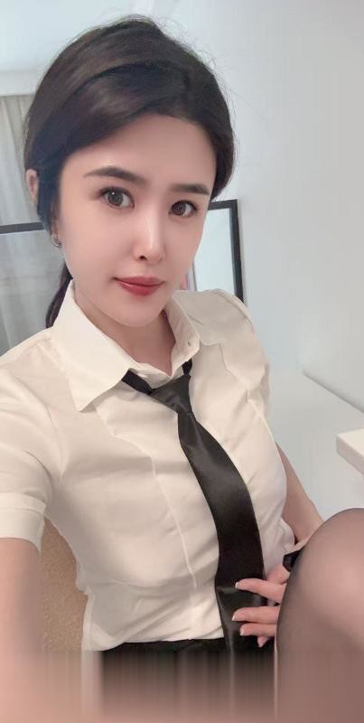 小北服务型美眉