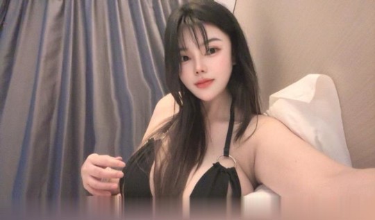 七宝镇丰满大啵妹艺筱