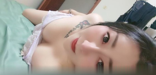 D奶大屁股偷情骚女