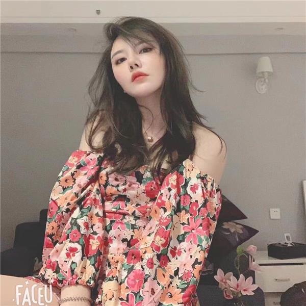 之前叫雪梨，现在叫狐狸换号了