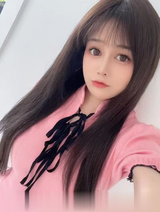 大胸小蛮腰美女