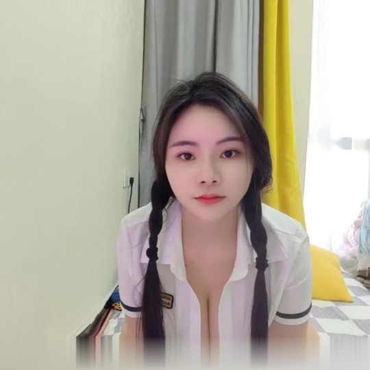 身材丰满李柏朴