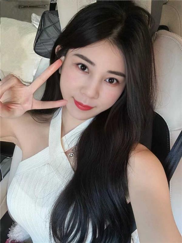 高挑身材小川妹