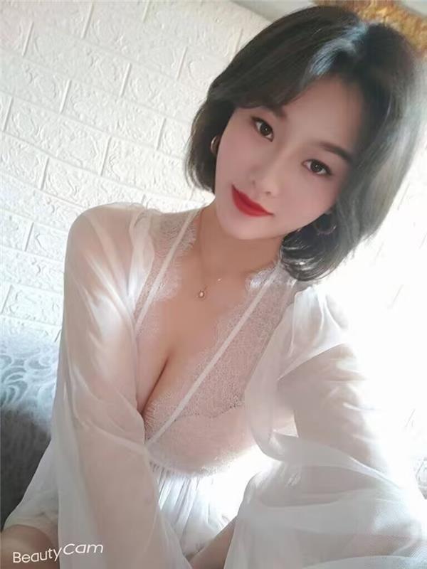 短发韵味女郎