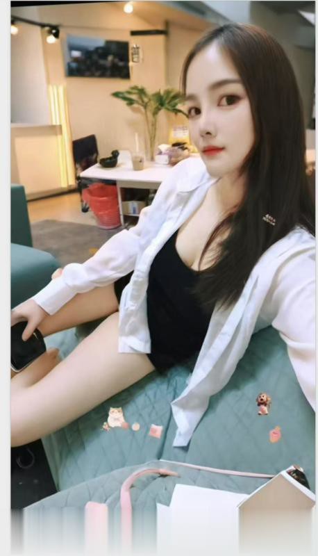 皮肤白嫩苏桐