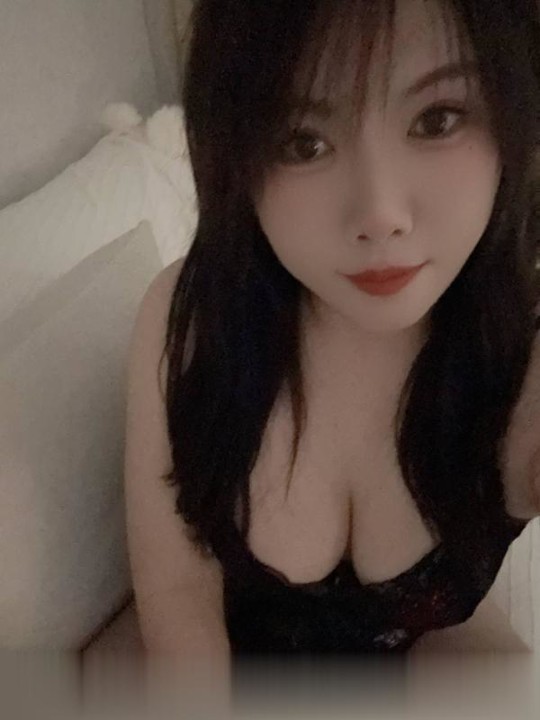 丰满大胸服务好彤彤