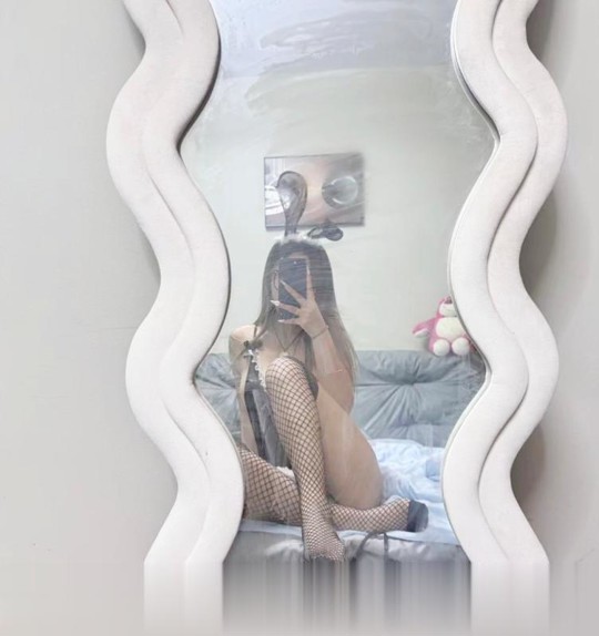 朝阳镜前小妖精彤彤