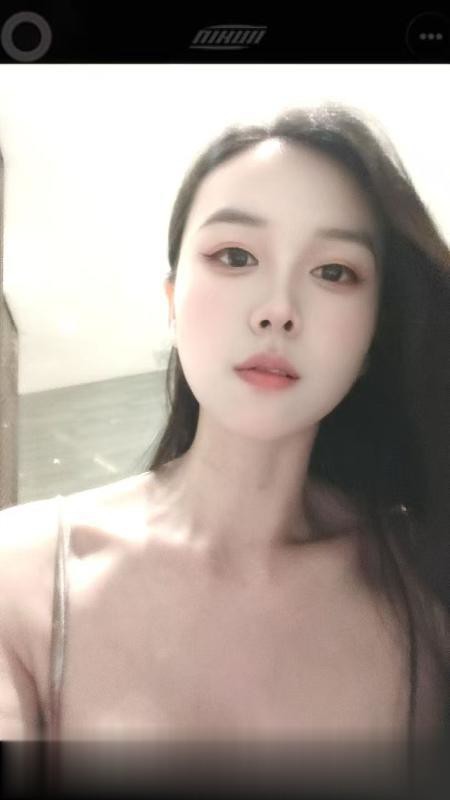 九头身大胸夏蝉