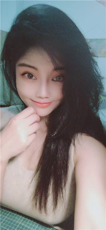 出击草房地铁爱猫妹子