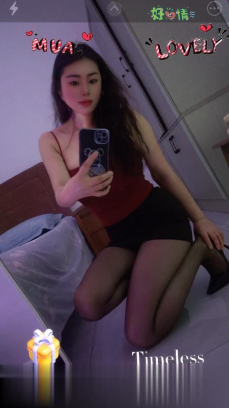 大胸黑丝小少妇