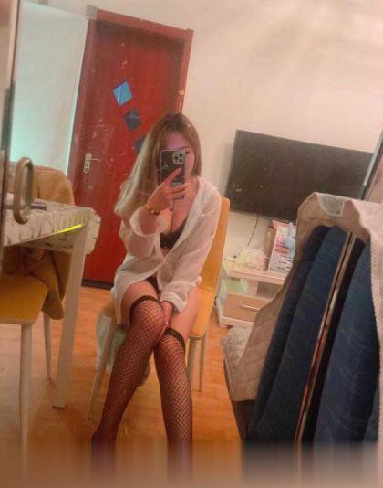 个人美腿骚臀人妻