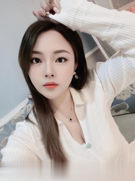 大胸气质小美女