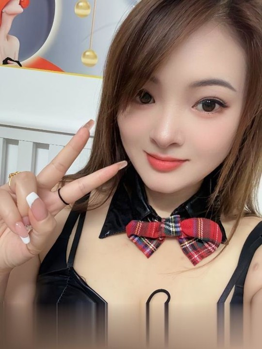 龙岗翘臀骚女雨桐