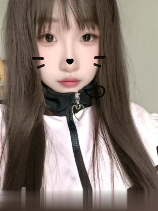 大胸翘臀小萝莉