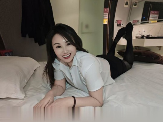 职业装温柔少妇