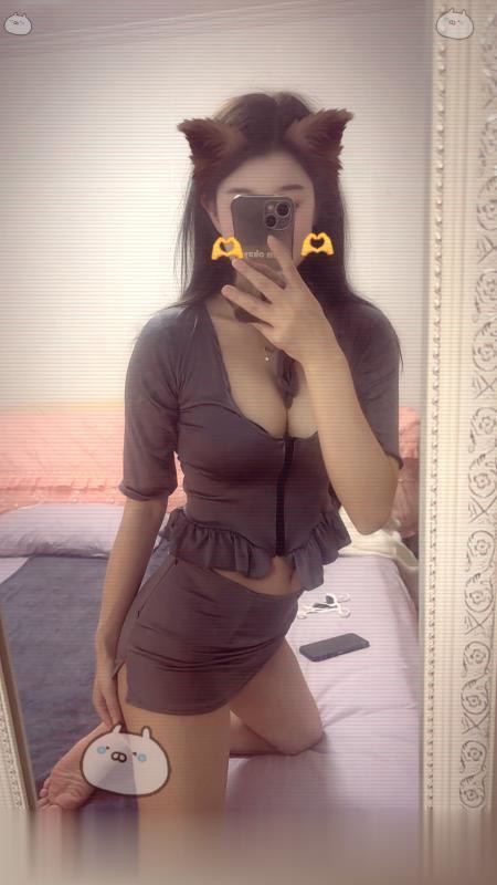 个人性感大长腿骚货