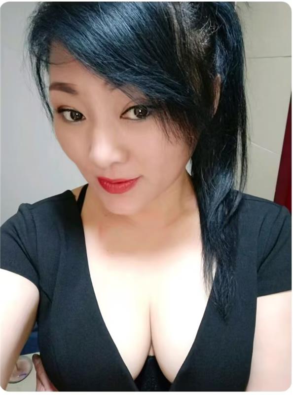 服务系三通骚少妇