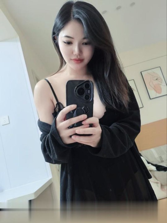 风骚性感肤白大胸妹子