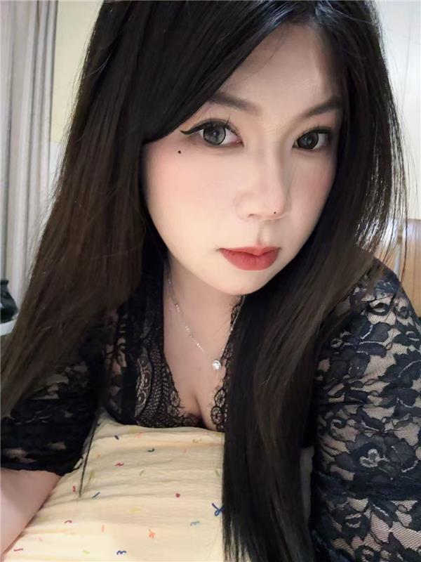 新人嫩妹月出