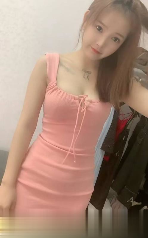 性感肤白小美