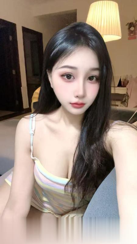 俏皮美妞苒苒