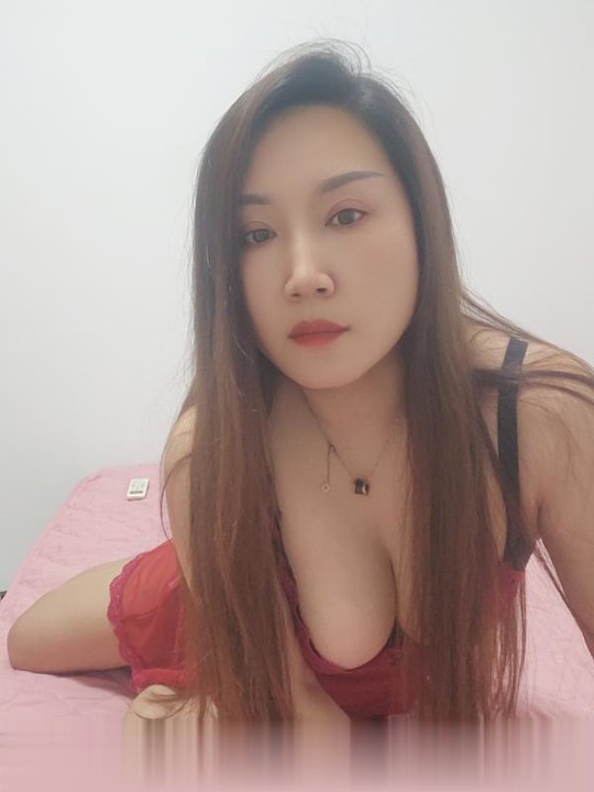 梅花园长发美女