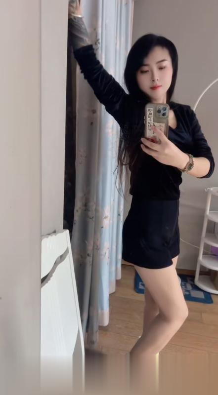 花臂娜宝..