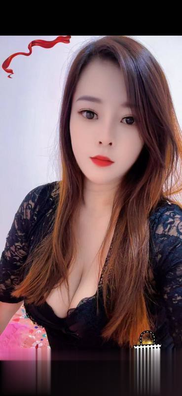 大奶子美腿少妇