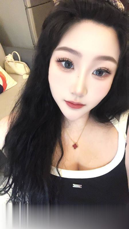 丰满大奶骚货