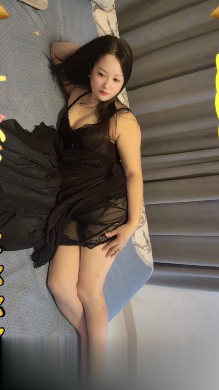 长腿翘臀少妇