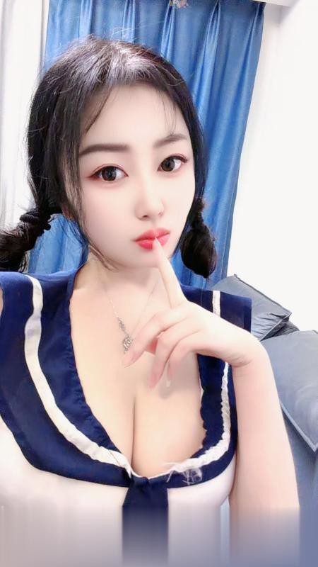 肥臀巨乳露露老师