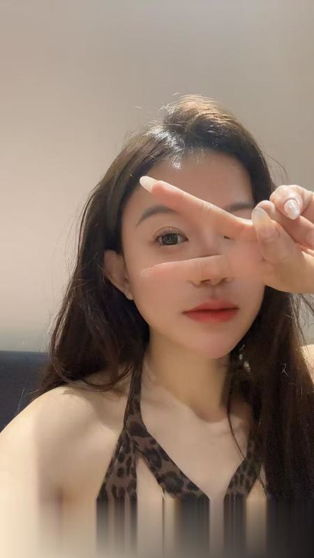 舌吻女王妞妞