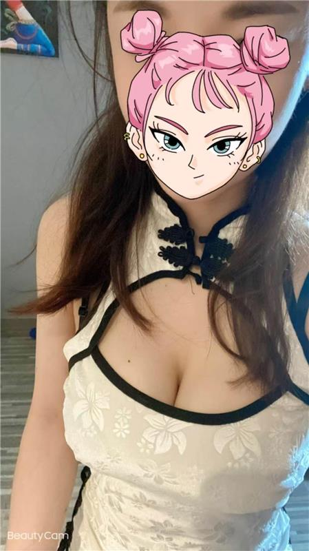 巨乳翘臀骚货