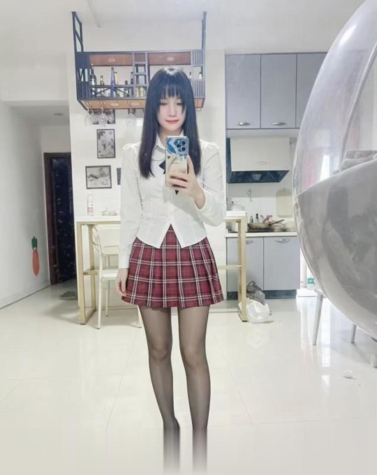 洪山制服长腿美女