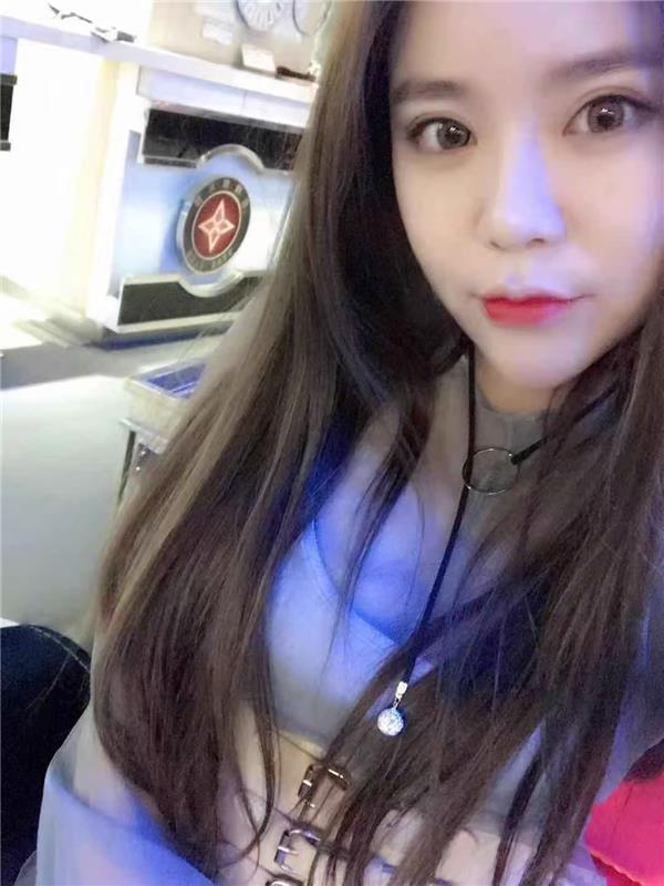 西三环一字马美女