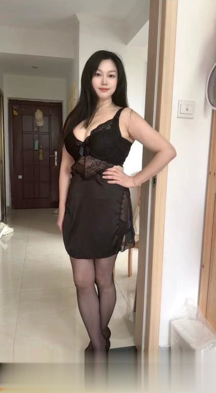 玩的开的大胸少妇